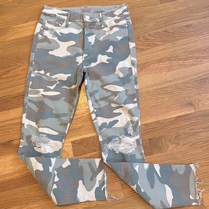 MOTHER High Waisted Looker Frayed Camo😎
